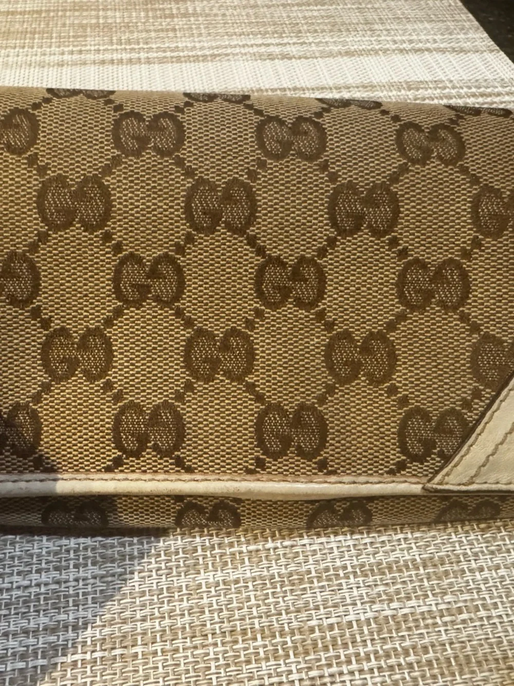 Gucci Beige/Tan Monogram Continental Wallet with Gold Logo - Picture 3 of 6
